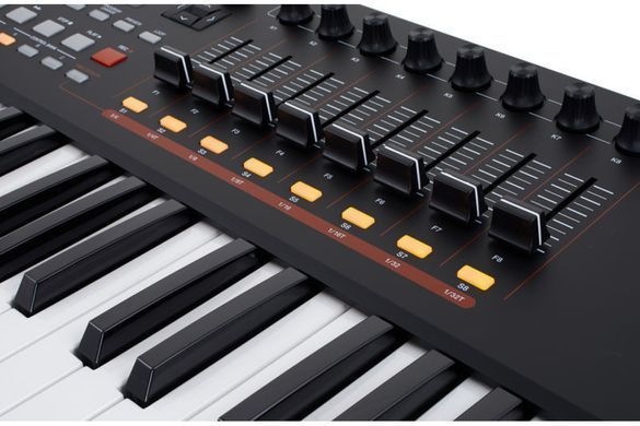 MIDI-клавиатура AKAI MPK 261