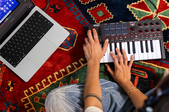 MIDI клавіатура AKAI MPK mini 4 Black