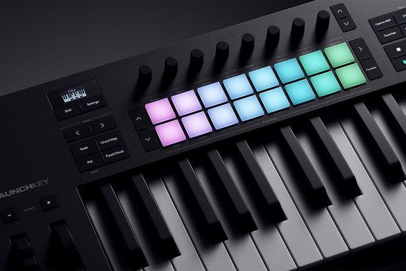 MIDI клавіатура NOVATION Launchkey 25 MK4
