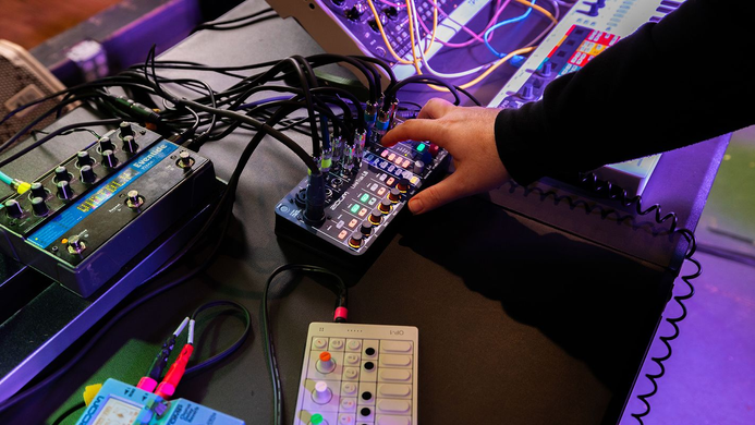 Цифровий мікшерний пульт Zoom LiveTrak L-6