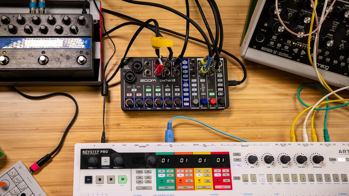 Цифровий мікшерний пульт Zoom LiveTrak L-6